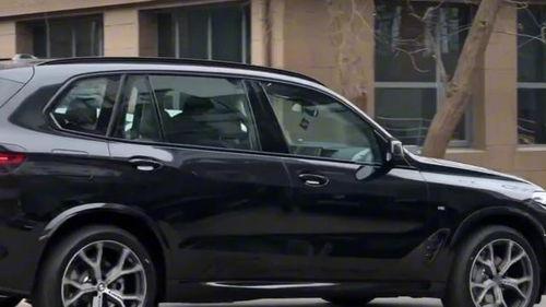 试驾x5视频,驾驭未来，尽享豪华驾驭体验